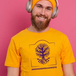 Camiseta amarilla con logo