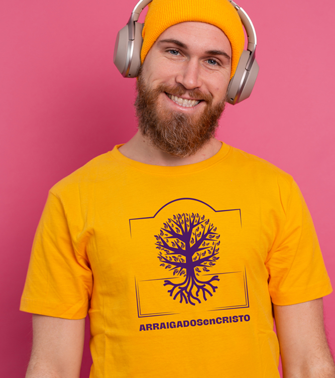 Camiseta amarilla con logo